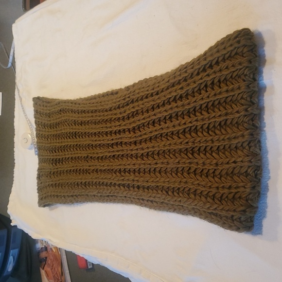 Chunky Army Green Knit Infinity Scarf - Picture 6 of 6
